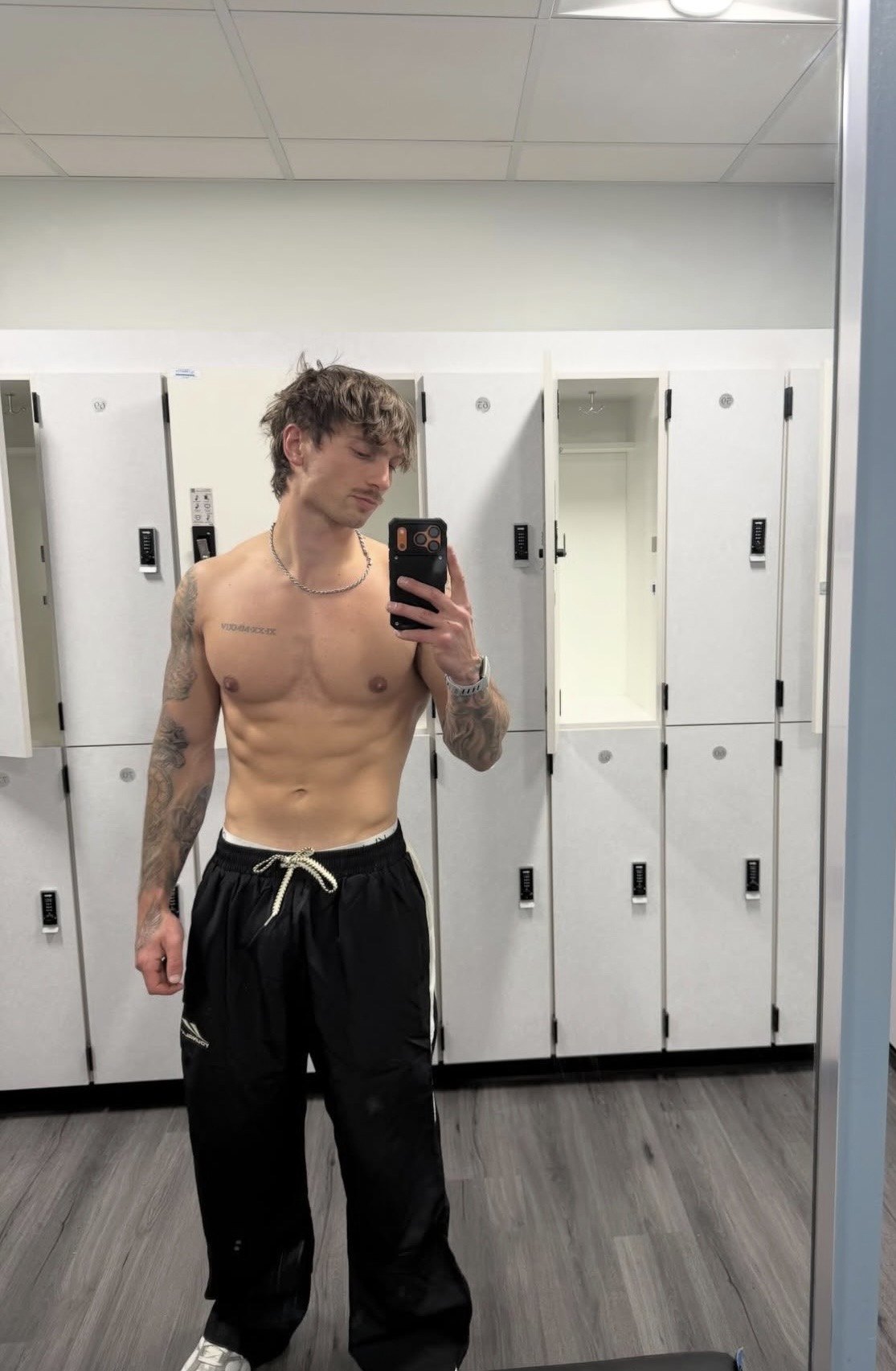 Coach mirror pose